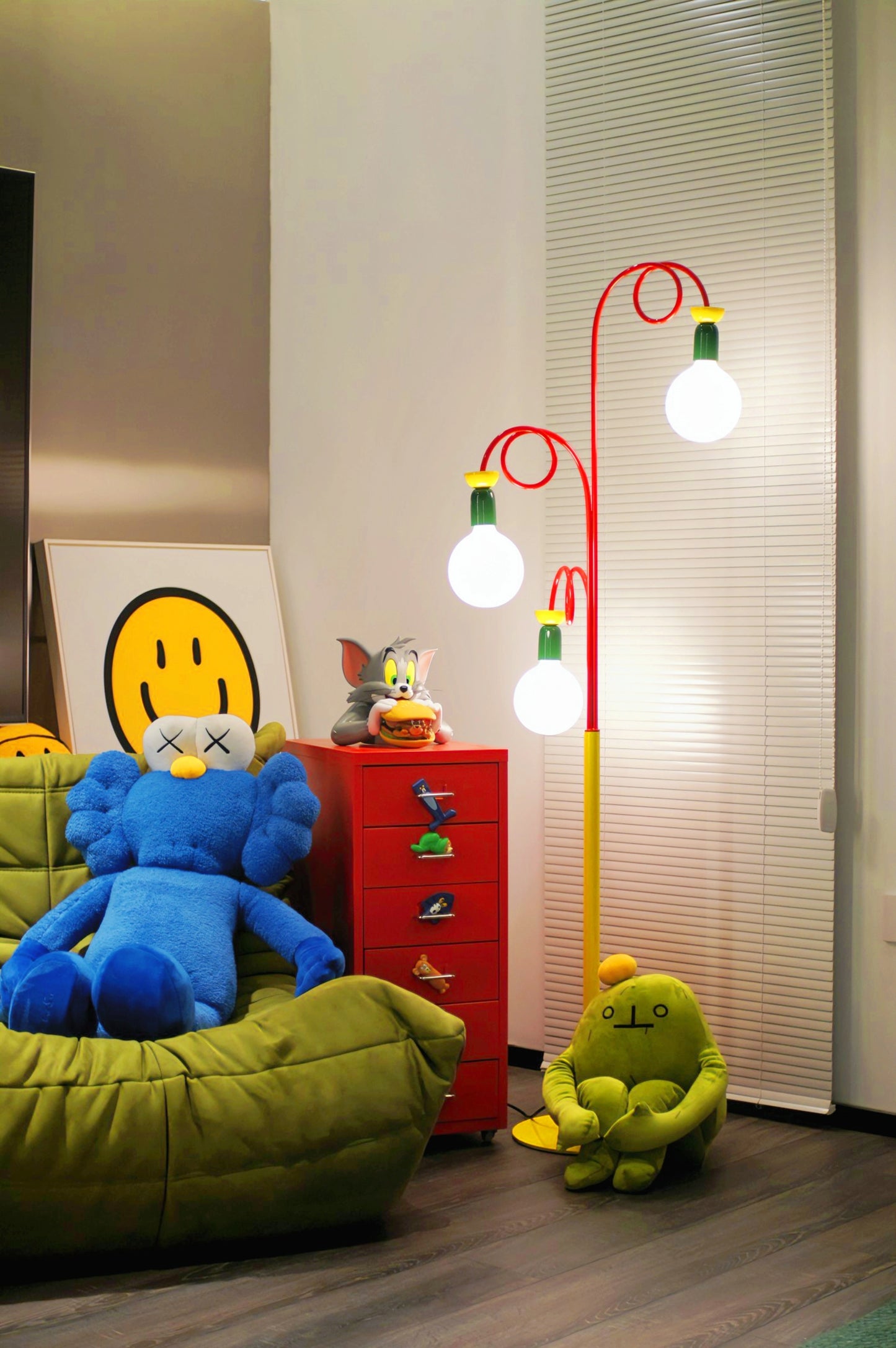 Memphis Wohnzimmer Stehlampe Cartoon Farbe mittelalterliche Schlafzimmerlampe Kinderzimmer Atmosphäre Nachttischlampe 