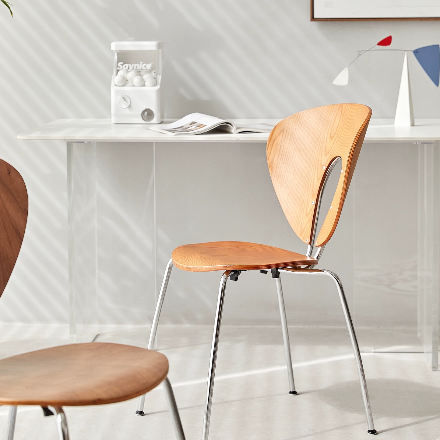 Mittelalterlicher Esszimmerstuhl Nordischer Designerstuhl Moderner Stuhl mit einfacher Rückenlehne Freizeit-Verhandlungsstuhl aus Massivholz 