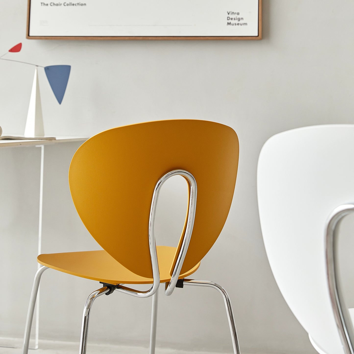 Mittelalterlicher Esszimmerstuhl Nordischer Designerstuhl Moderner Stuhl mit einfacher Rückenlehne Freizeit-Verhandlungsstuhl aus Massivholz 