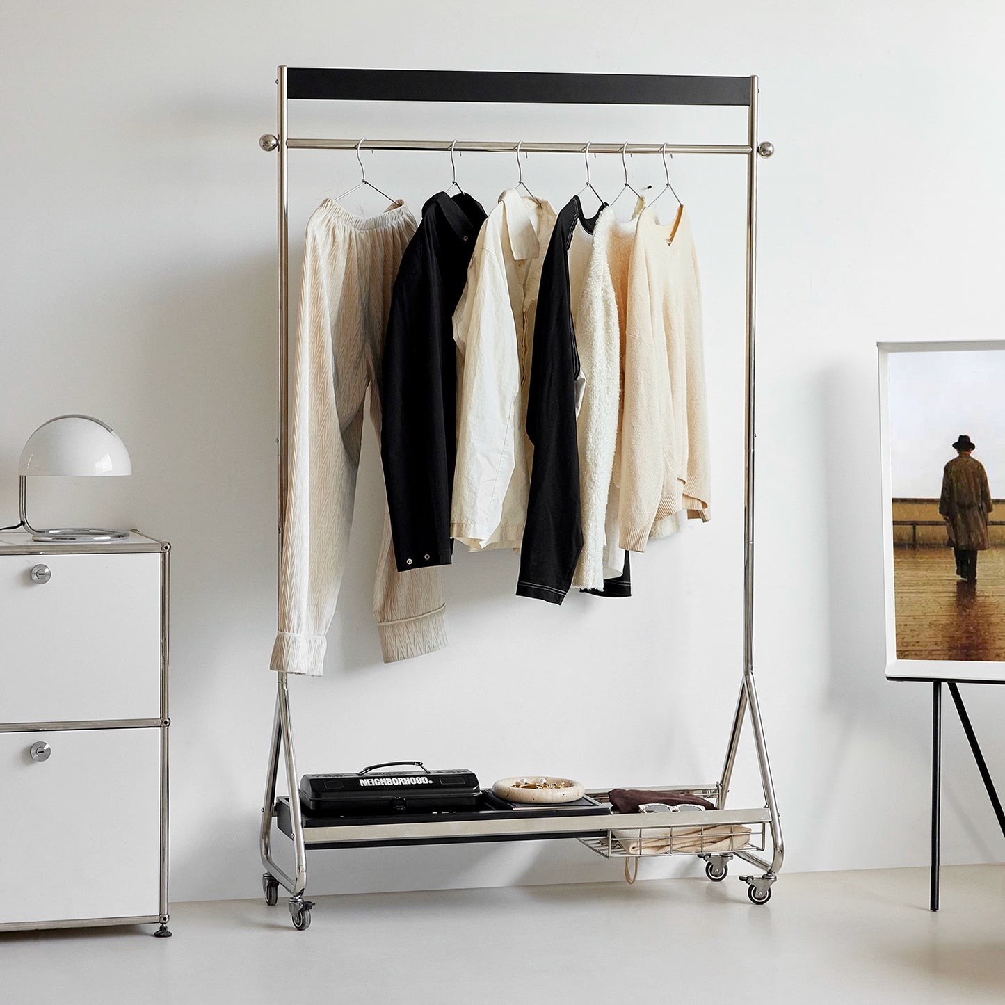 Mobile Garderobe Mittelalterlicher Kleiderbügel aus Massivholz Vom Boden bis zur Decke Schlafzimmer-Aufbewahrungsbügel Kreativer leichter Luxus 