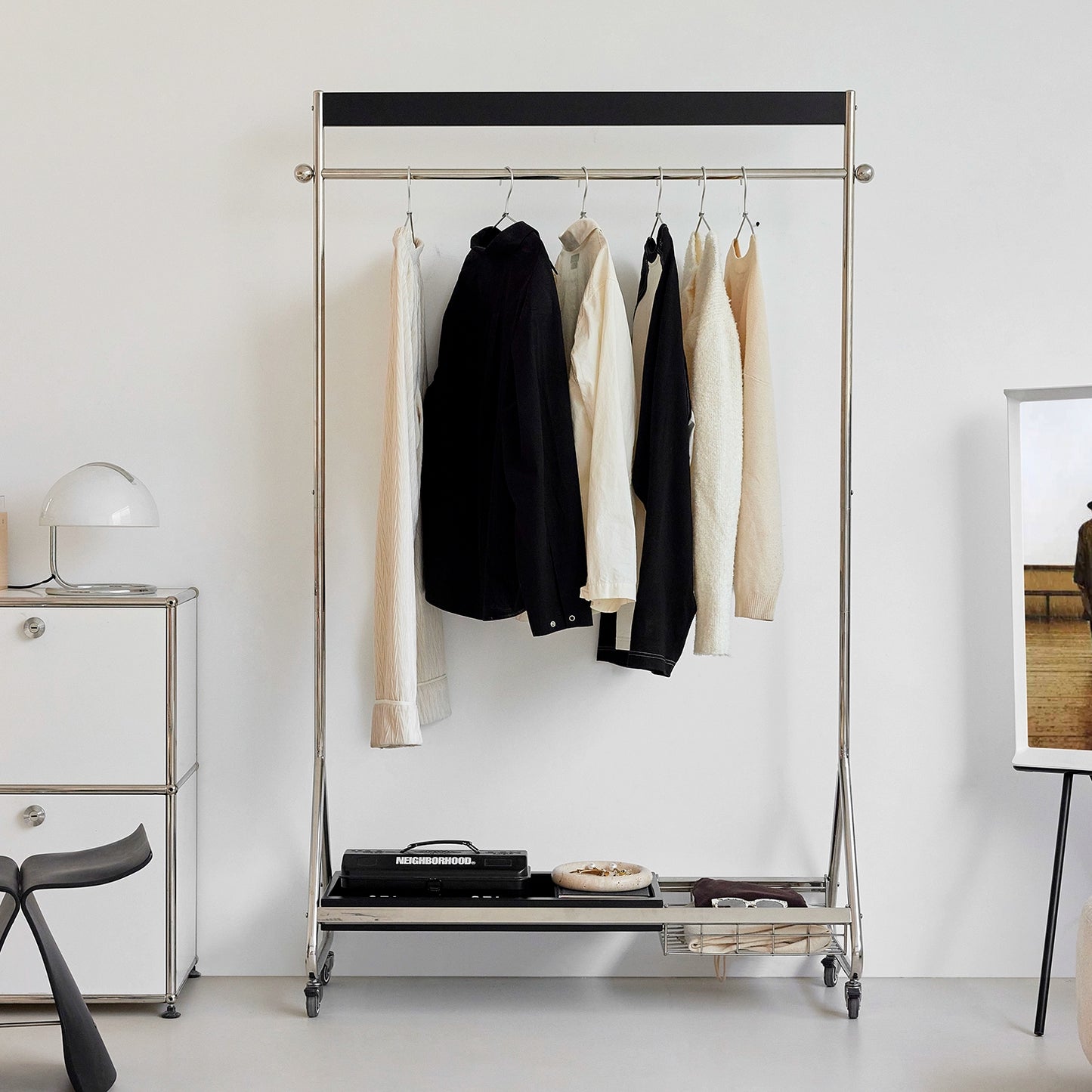 Mobile Garderobe Mittelalterlicher Kleiderbügel aus Massivholz Vom Boden bis zur Decke Schlafzimmer-Aufbewahrungsbügel Kreativer leichter Luxus 