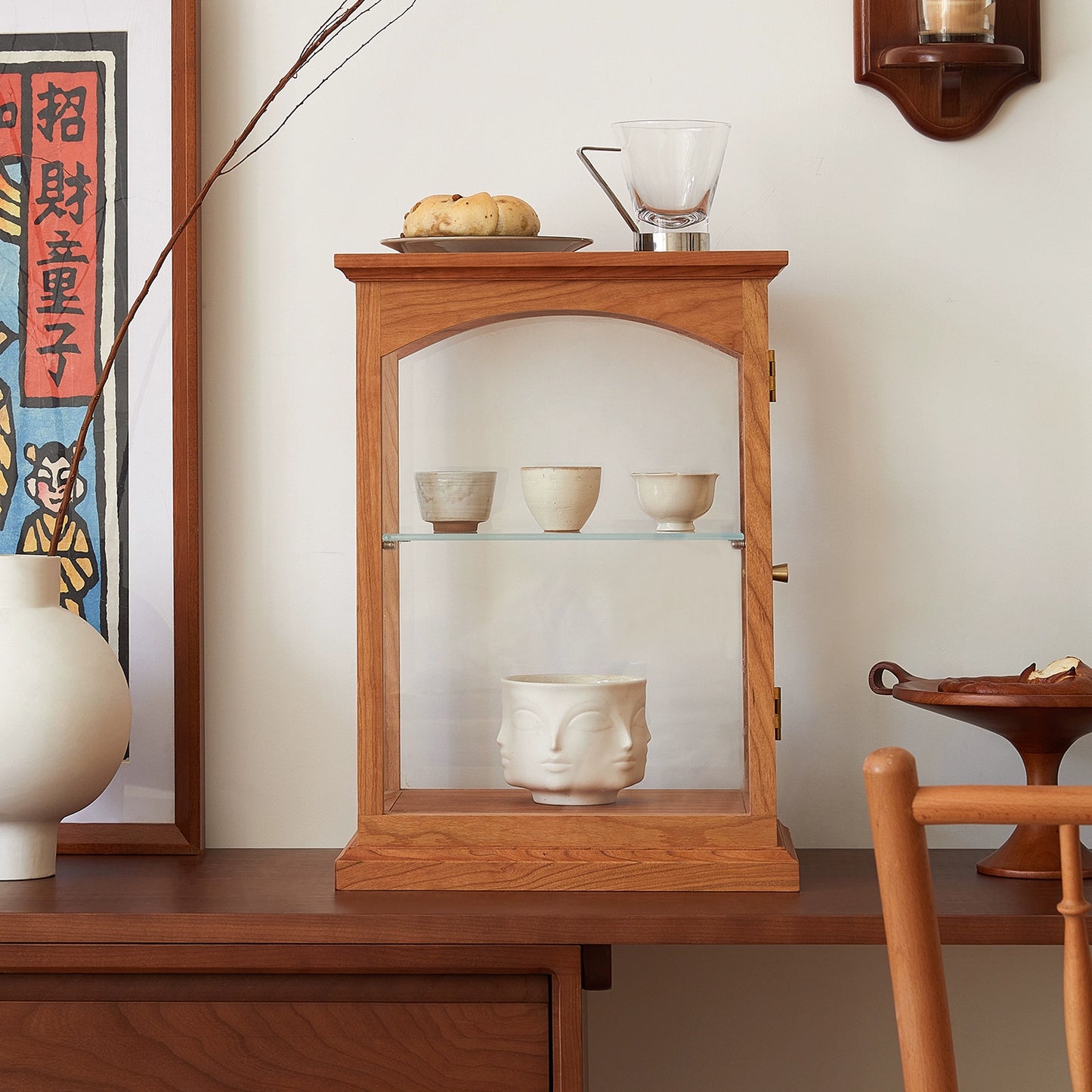 Glas-Ausstellungsständer Figuren-Ausstellungsständer Leichter Luxus-High-End-Designer-Aufbewahrungsschrank im französischen Retro-Stil 