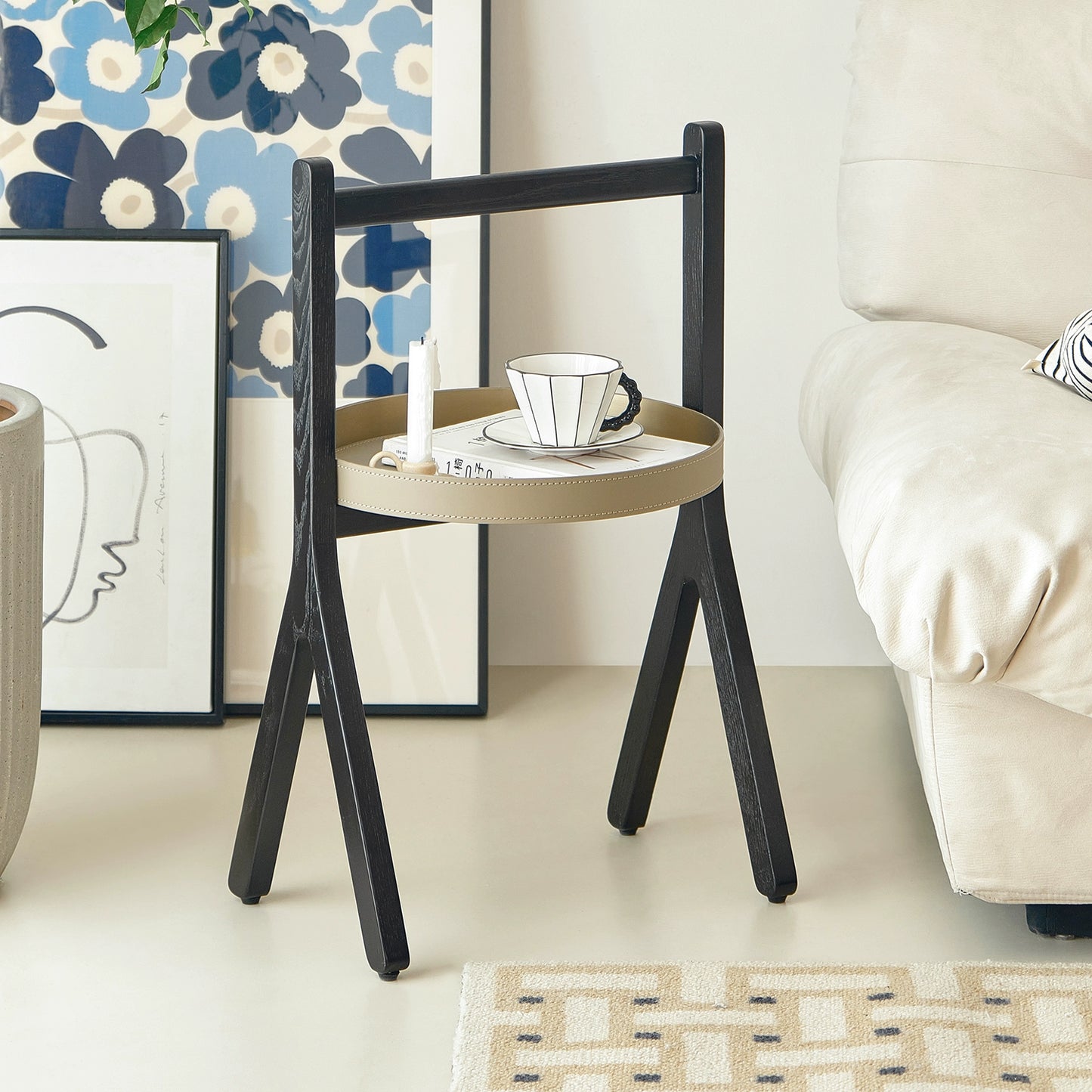 Fischgrätenkante Wenige leichte Luxus-High-End-Kleiner Couchtisch Nachttischregal Italienische kreative Ecke Wenige Sattelleder 