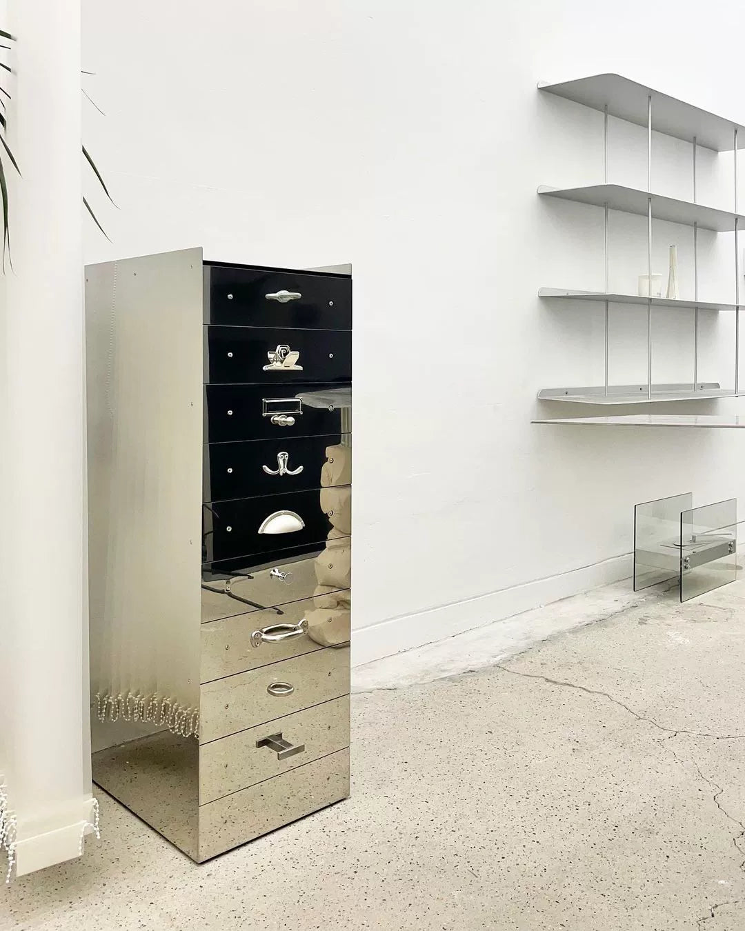 Metallkommode Schrank Edelstahl Spiegelschrank TTecta Art Design Aufbewahrungsschrank Modern minimalistisch