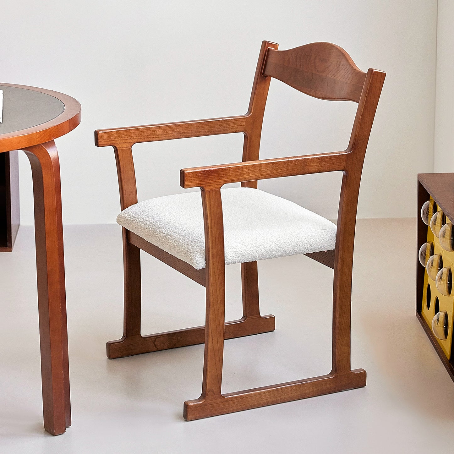 Mittelalterlicher Esszimmerstuhl aus massivem Holz, Rückenlehne, Armlehne, Stuhl, Haushalt, japanischer einfacher weicher Beutel, Buch, Schreibtisch und Stuhl, Designer 