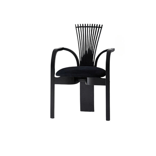 Mittelalterlicher Esszimmerstuhl aus Massivholz, Designerstuhl, leichter Luxus, High-End-Internet-Promi-Stuhl, speziell geformter Kreativstuhl im europäischen Stil 